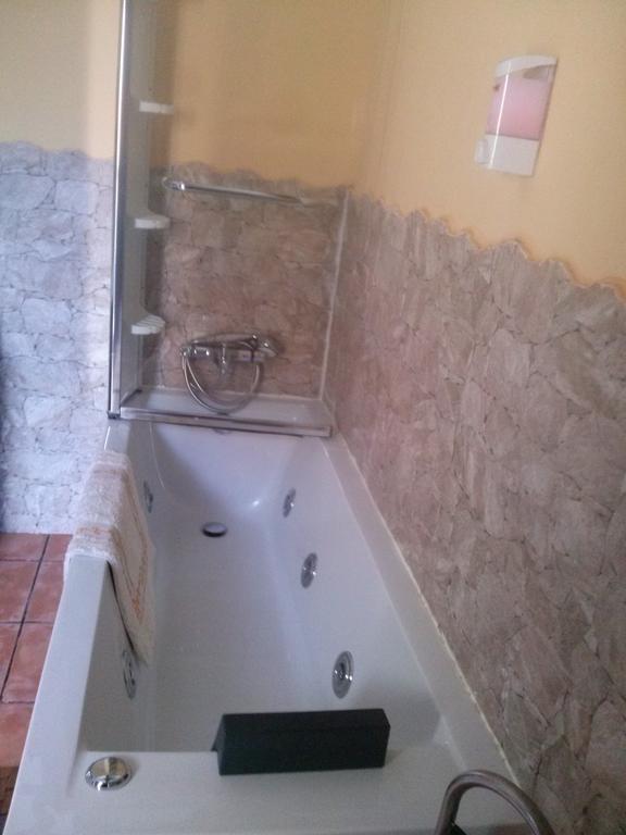 Hostal Suetxe Los Arcos Exterior photo